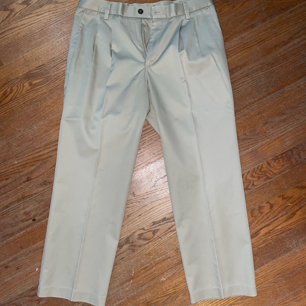 Dockers D3 khaki pants. Waist 33 length 30